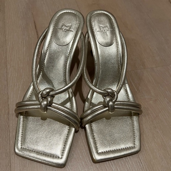 New ✨Marc Fisher Gold Sandals - Picture 1 of 3